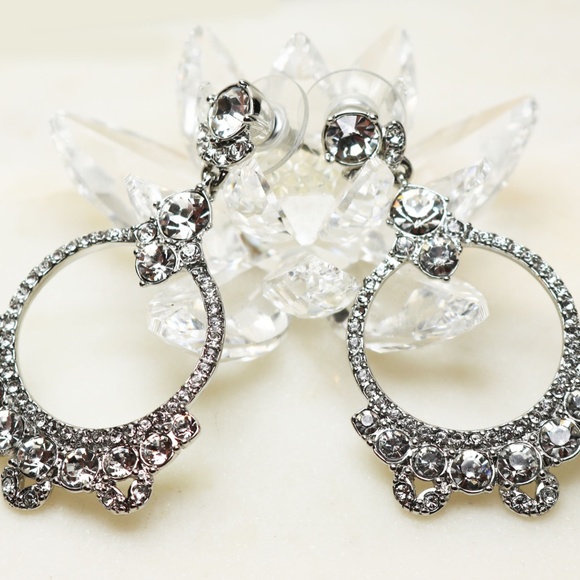 NEW GIVENCHY SWAROVSKI CRYSTAL CHANDELIER EARRINGS - Picture 6 of 8